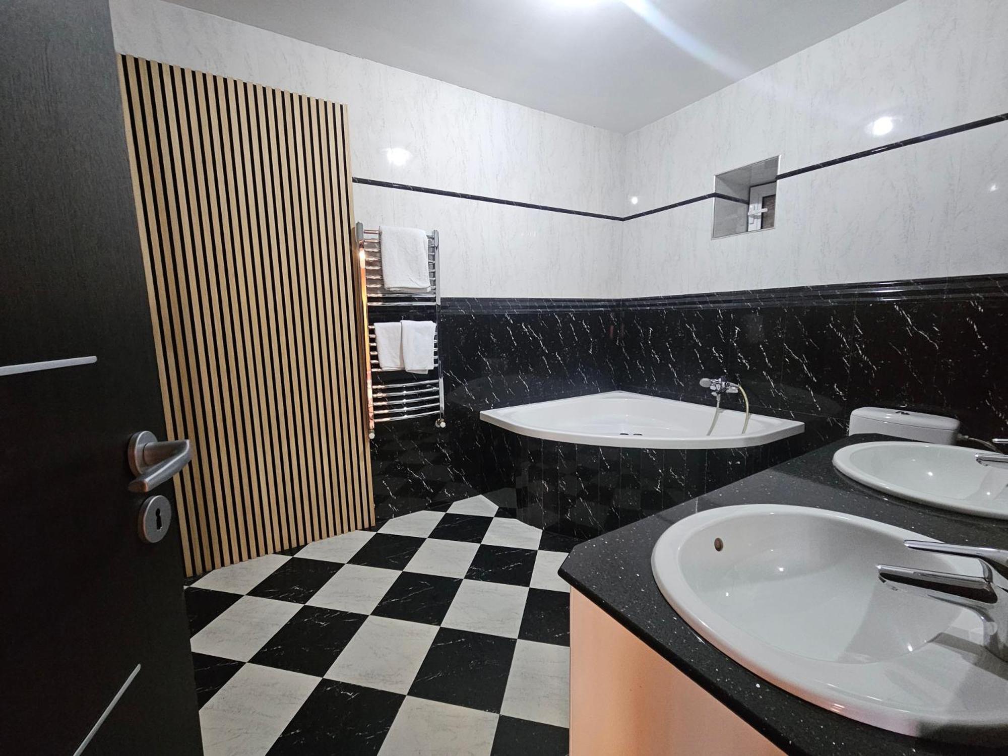 Simple Villa Rooms National Arena Self Check In Bucarest Extérieur photo